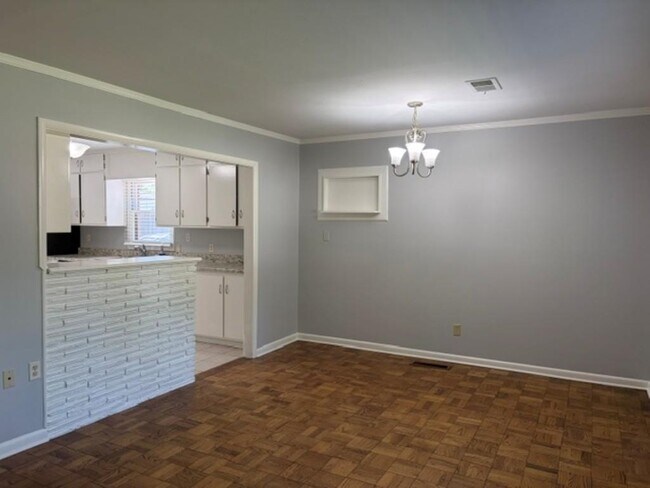 Foto del edificio - 392 Mineral Rd