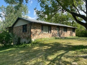 Building Photo - 860 NW Park Ln