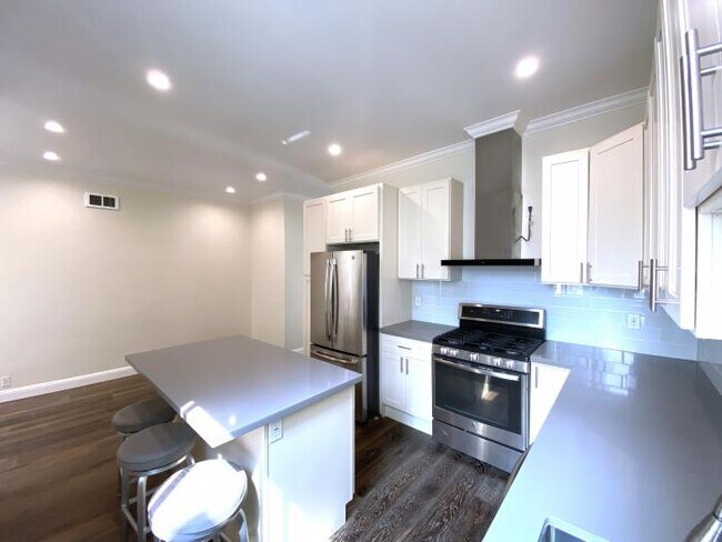Building Photo - 3 bedroom in San Francisco CA 94133