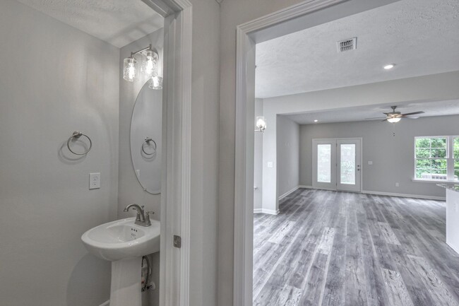 Foto del edificio - Beautiful NEW 3 Bed 2.5 Bath Townhome in M...