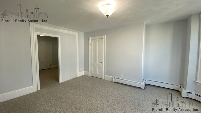 Building Photo - 479 Sumner St