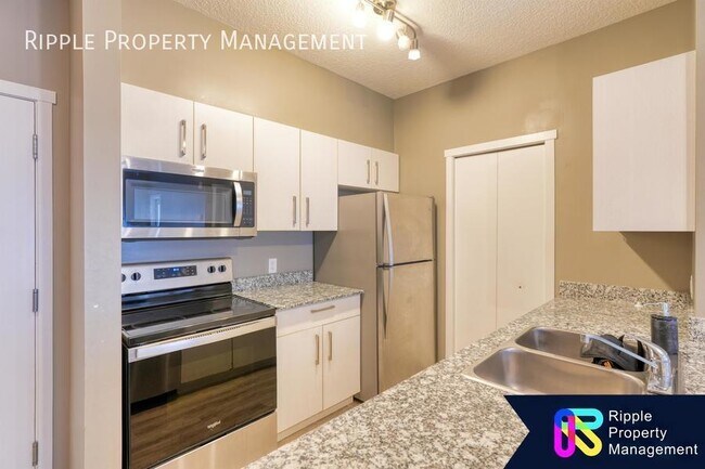 Photo du bâtiment - WONDERFUL BRIGHT 2 BEDS/ 2 BATHS CONDO