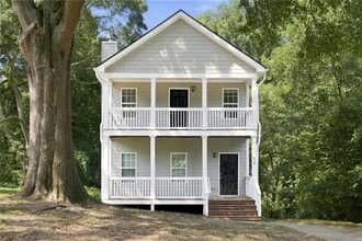 Building Photo - 818 Woods Dr NW