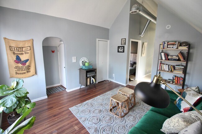 Foto del edificio - 2927 N Lawndale Ave