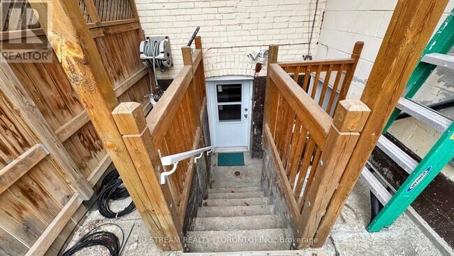 Photo du bâtiment - 1040 Ossington Ave