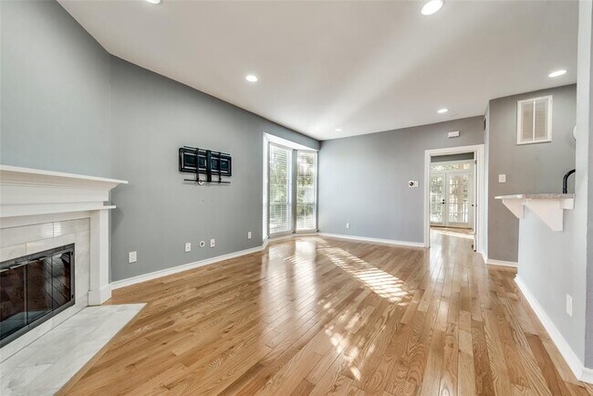 Foto del edificio - 6318 Richmond Ave