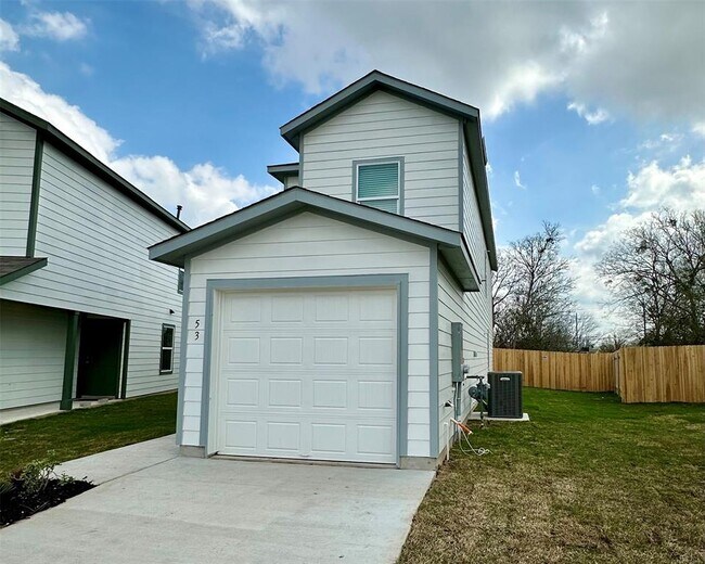 Building Photo - 53 Trinity Cir