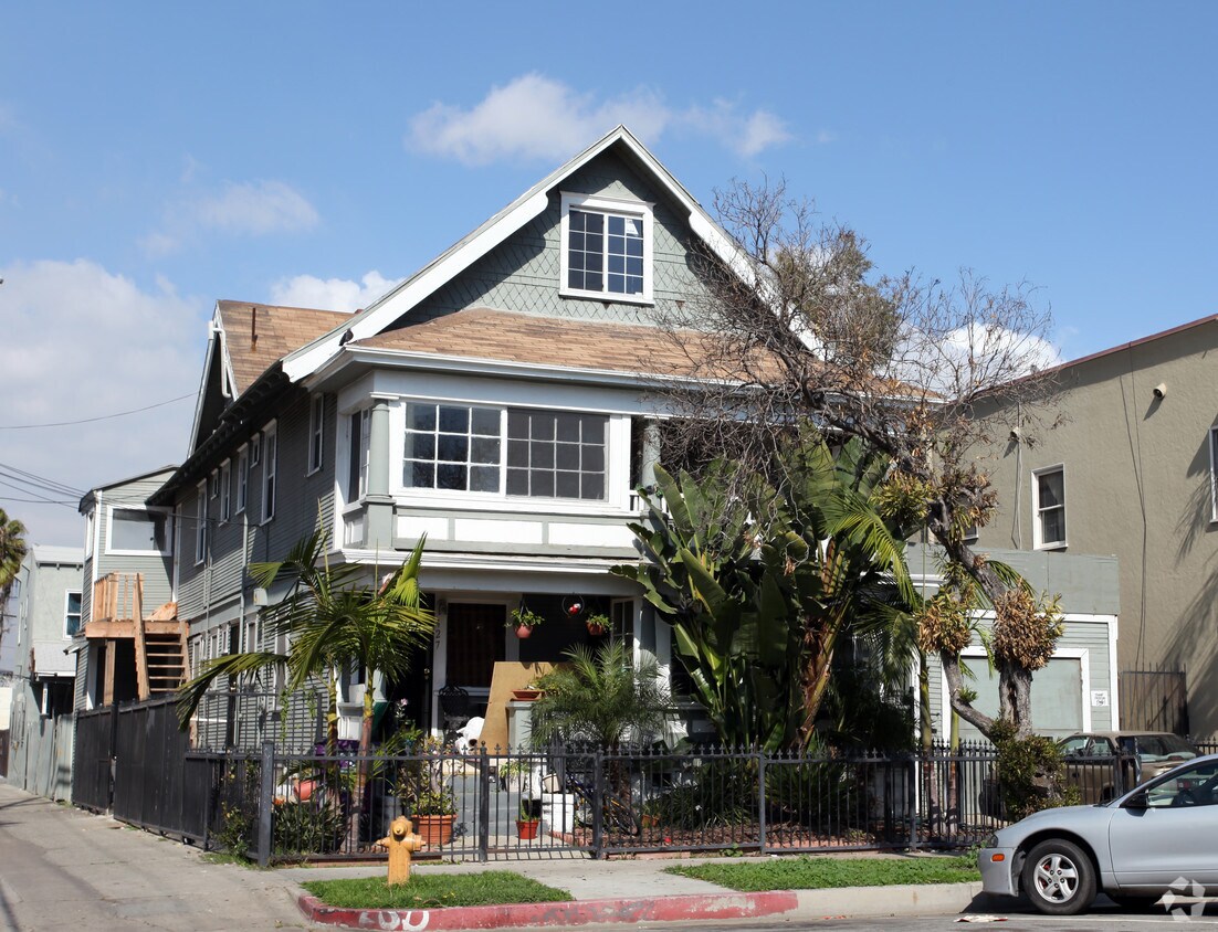Primary Photo - 427-431 W 9th St