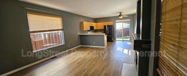 Building Photo - 4322 NE 76th Ave