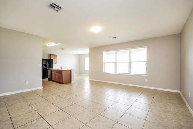 Building Photo - 2520 SW 15th Pl
