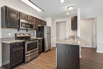 Building Photo - Auburn Creek Apartment Homes