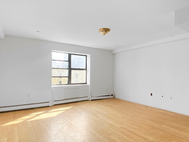 Building Photo - 107 E 102nd St