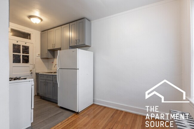 Building Photo - 2805 W Lunt Ave