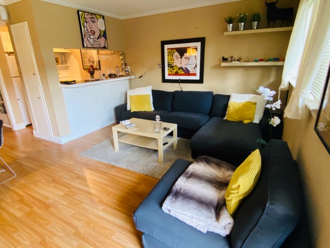 Building Photo - CHEVY Glenchase Ln