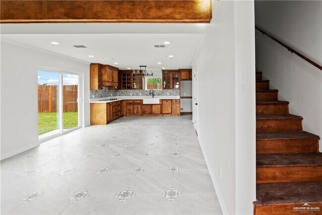 Building Photo - 1404 Karen Dr