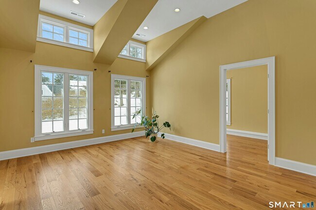 Building Photo - 19 Robin Hood Ln