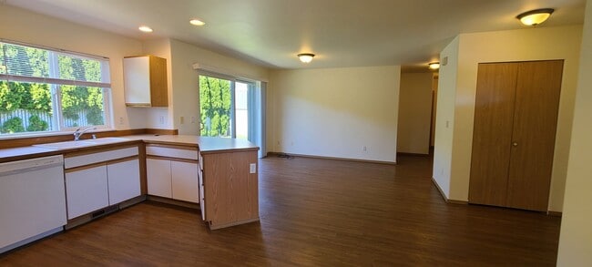 Building Photo - CM#2