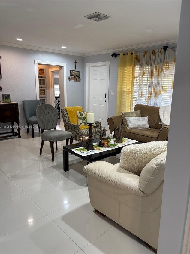 Foto principal - 7430 Buchanan St