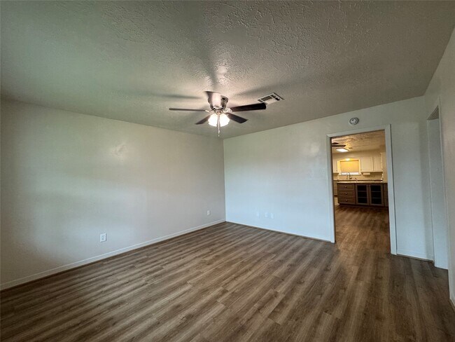 Building Photo - 2611 Prairie Ave