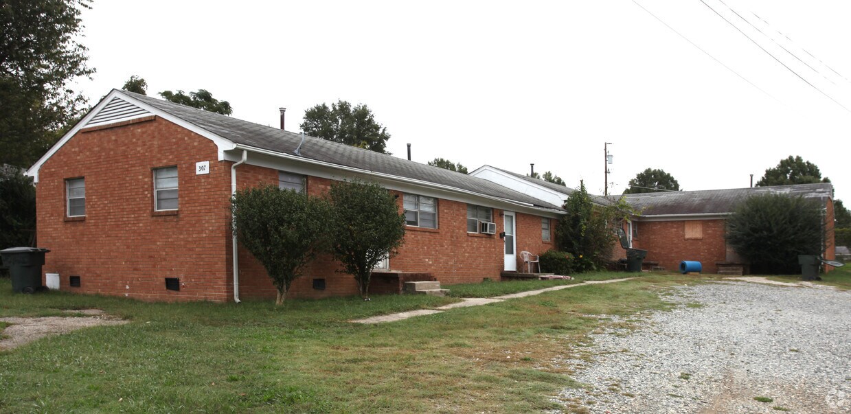 Primary Photo - 311 S English St