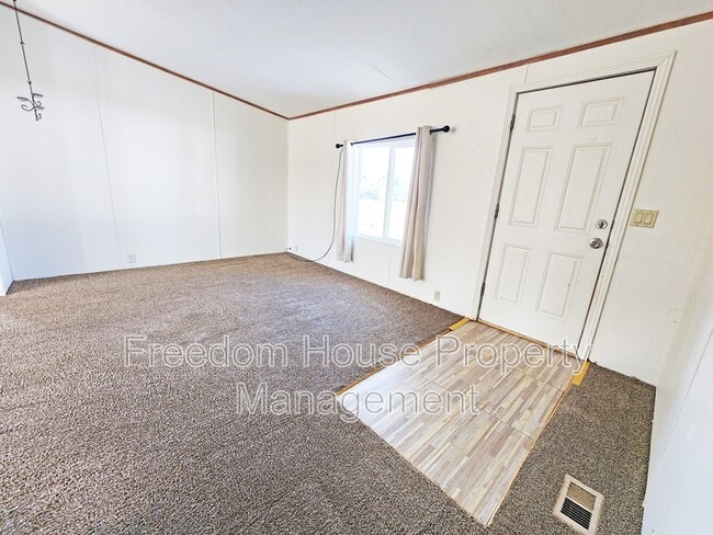 Building Photo - 1700 Keenan Way