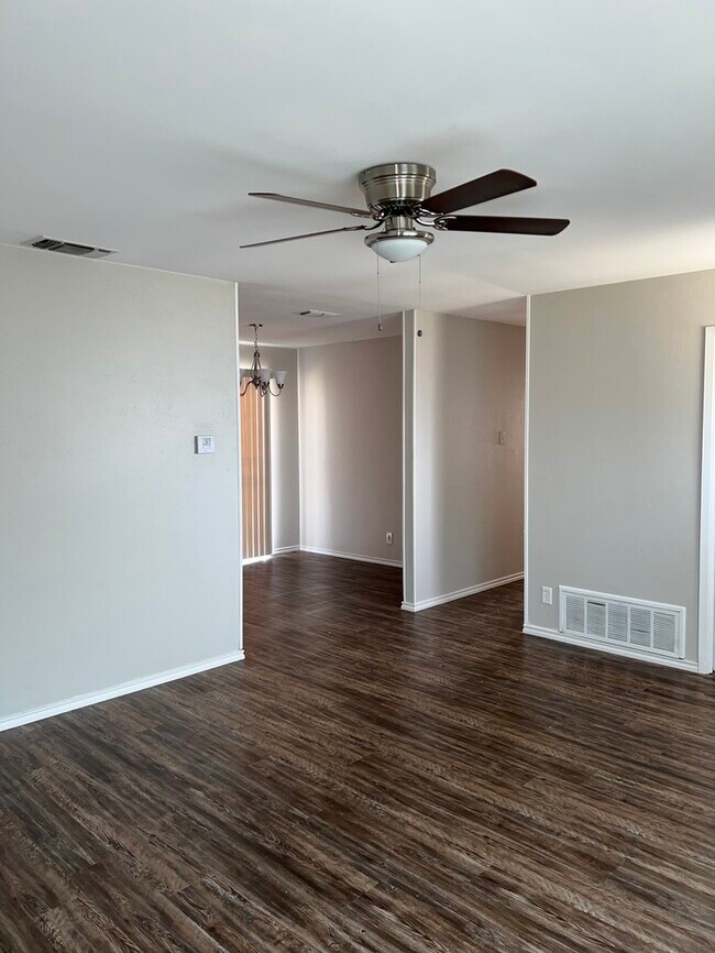 Building Photo - 206 Balboa Dr