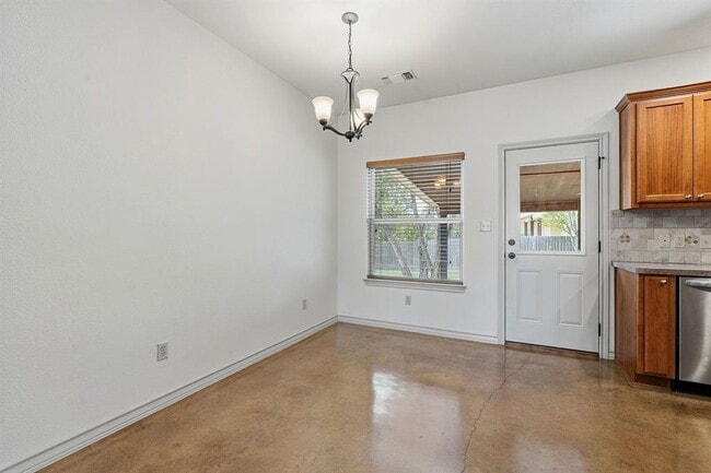 Building Photo - 10215 Twin Lake Loop