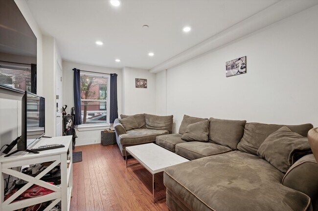 Living Room - 970 N Marshall St