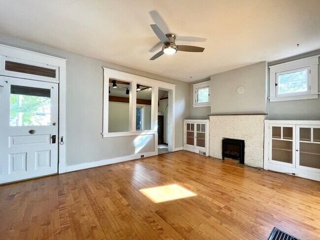 Building Photo - 2407 Bellevue Ave