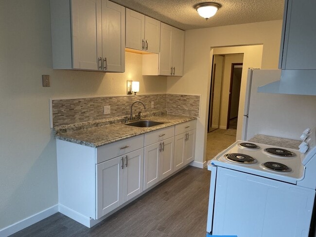 Building Photo - Nice 1bed 1 bath condo near Green Lake.