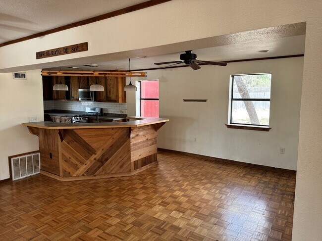 Foto del edificio - 2 Homes on 6-acres!