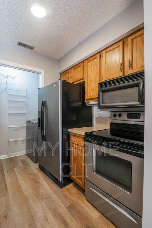 Foto del edificio - 8117 Tremaine Ct