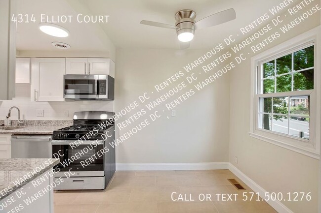 Building Photo - Beautifully updated 3-level 4Bd/2 full/2ha...