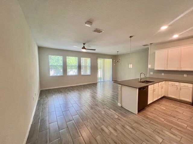 Building Photo - 10058 Red Eagle Dr