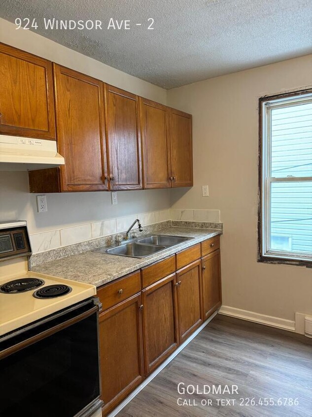 Photo principale - Large 1 bedroom unit available immediately