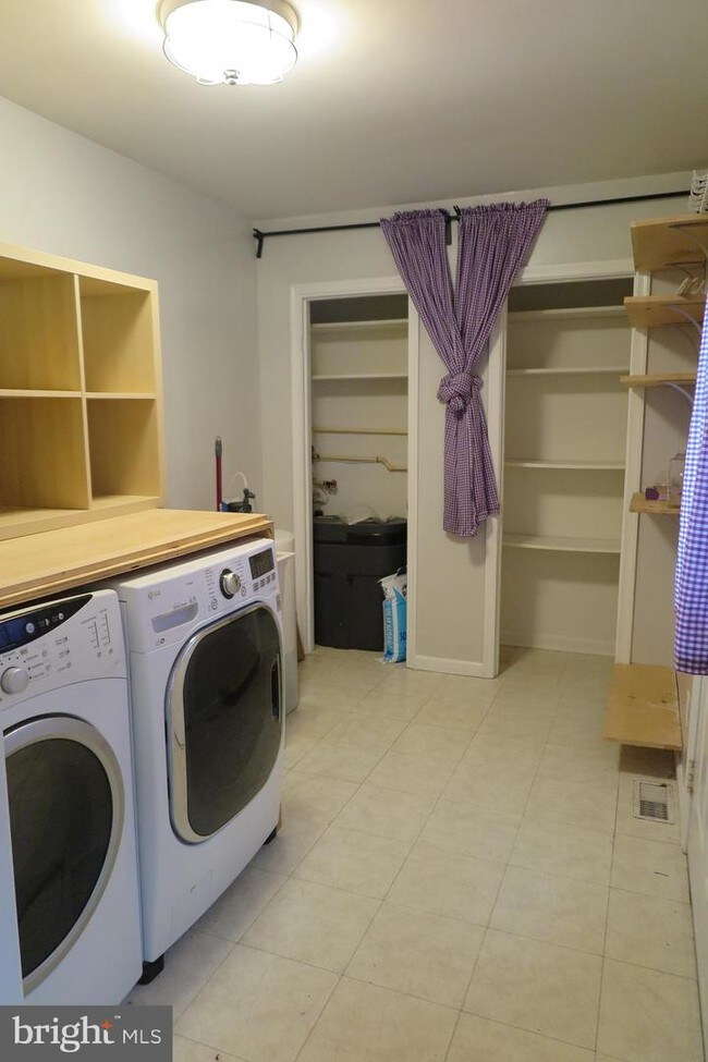 Foto del edificio - 630 California Terrace