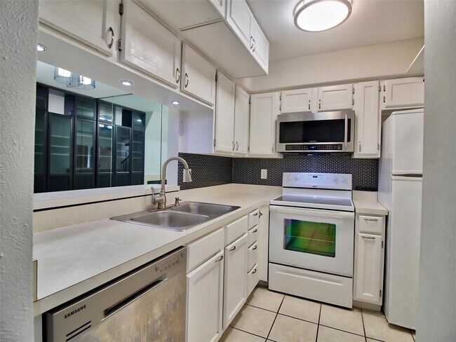 Building Photo - 5616 Preston Oaks Rd