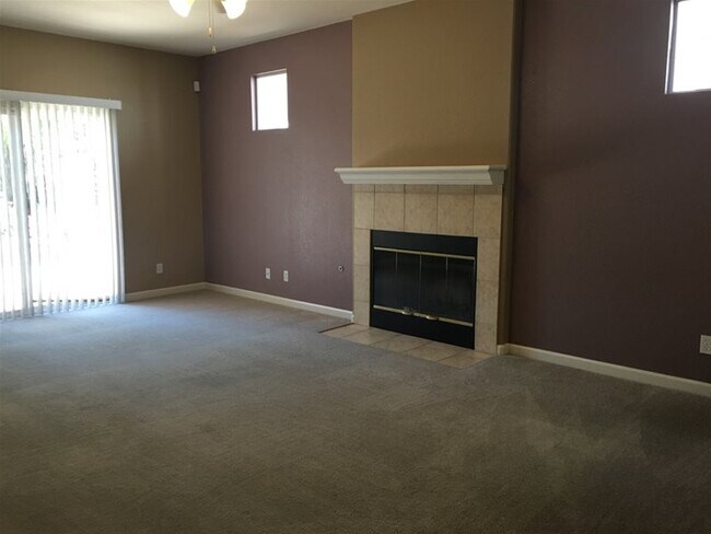 Building Photo - 1073 Earnhardt Dr