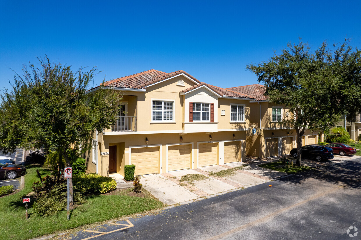 2705 Wolcott Ln Kissimmee, FL 34747 - Oak Water