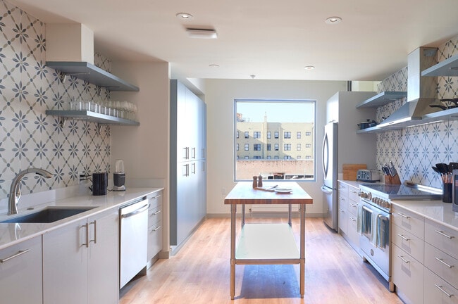 Fully Equipped Kitchen - 229 Ellis