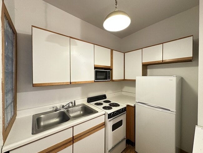 Foto del edificio - 634 W Barry Ave