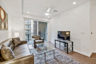 Building Photo - 8875 Costa Verde Blvd