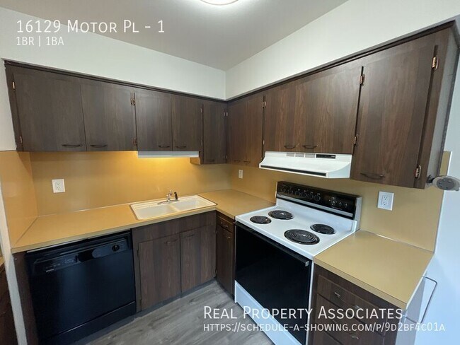 Foto del edificio - 16129 Motor Pl