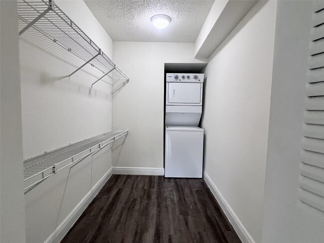 Foto del edificio - 18335 NW 68th Ave