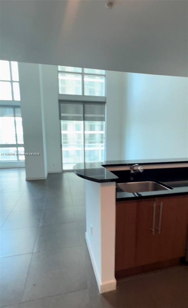 Building Photo - 300 S Biscayne Blvd