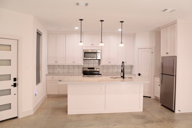 Building Photo - 12204 Hairston Cir