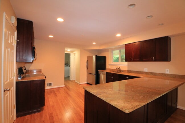 Foto del edificio - "Coming Soon". 4 bed + 2.5 Bath Stunning Split-Level in Kemp Mill