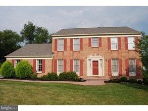 Building Photo - 5 Fox Chase Ln
