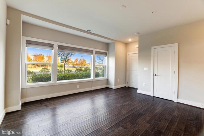 Foto del edificio - 44752 Tiverton Sq