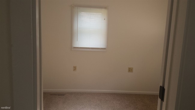 Building Photo - 324 Central Ave N